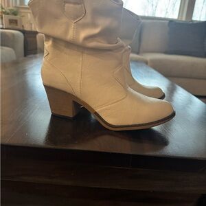 Elegant White Heeled Boots